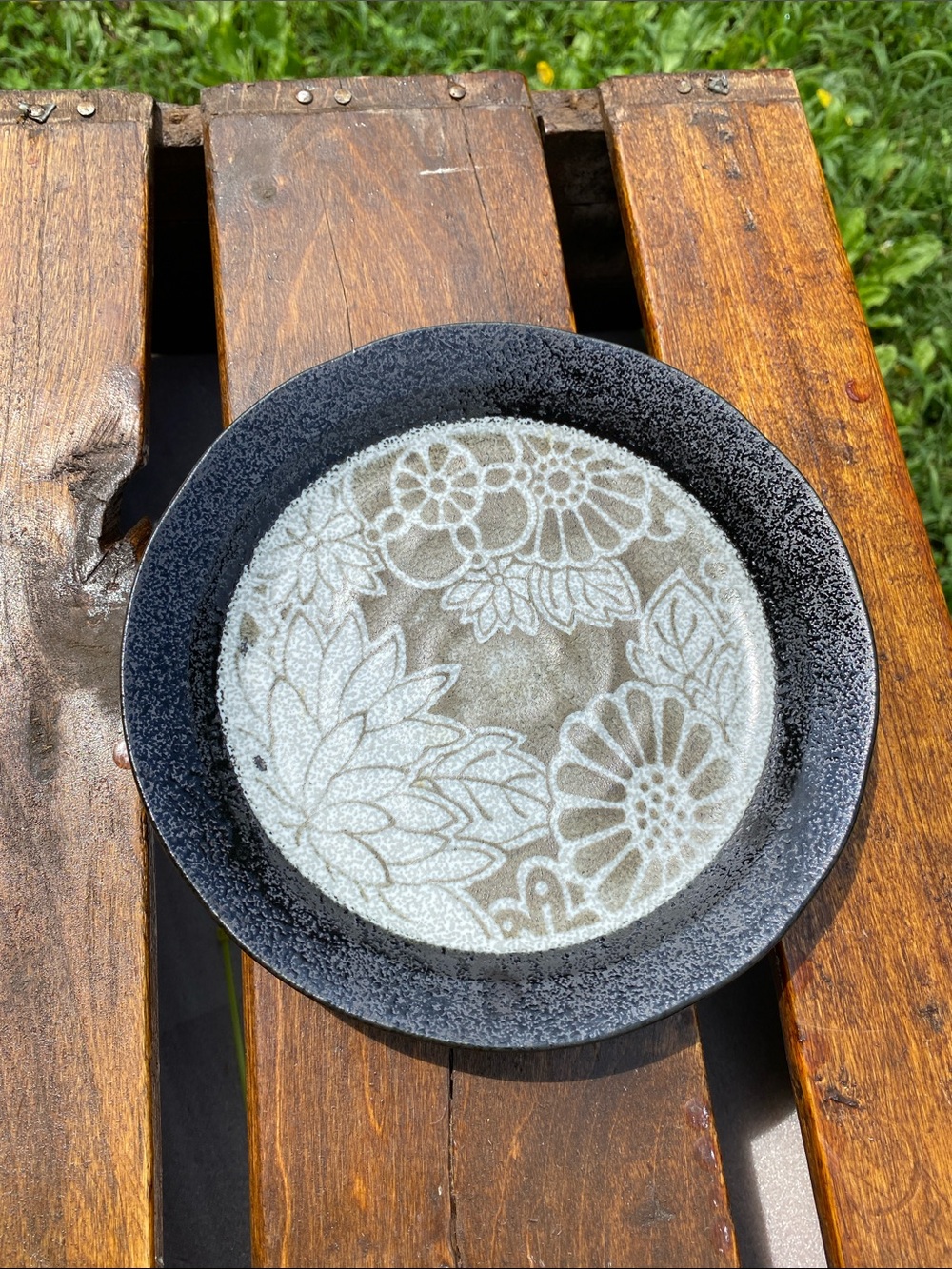 Kiku Authentic Chrysanthemum 7.5" Black Glazed Ceramic Plate Made in Japan 2010